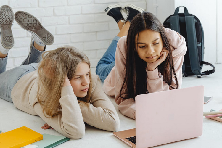 První menstruace - jak vybrat vhodnou hygienickou pomůcku?