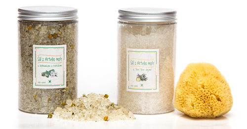 Pro čištění mořských hub se hodí sůl nebo sůl s Tea tree
