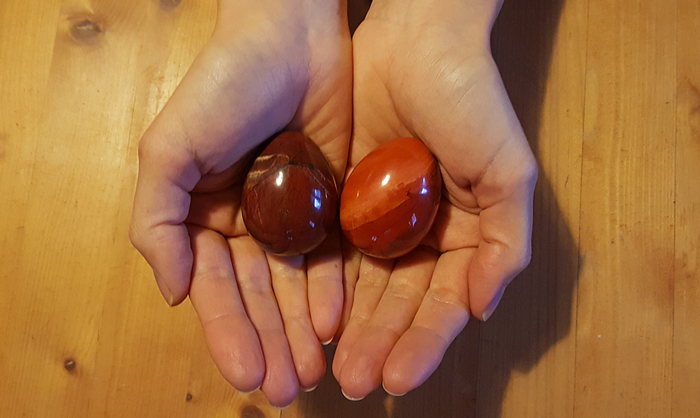 Spojení drahého kamene ve tvaru vejce a jemného ženského cvičení je ideální kombinací pro léčivý efekt v děloze a pochvě. 
