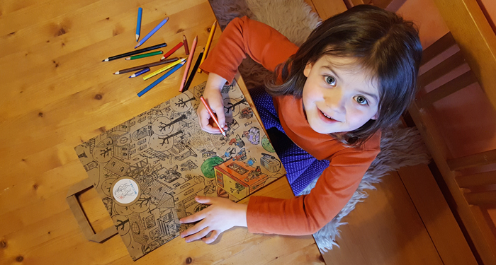 Kromě toho, že se tašky Tütle skvěle hodí na nákup a na bioodpad, v mezičase, když už je nákup vybalený, udělá taška radost i vašim dětem.