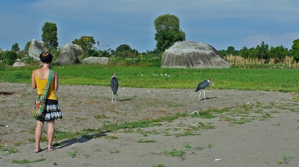 Zuzka Lhotová u Viktoriina jezera v Tanzanii