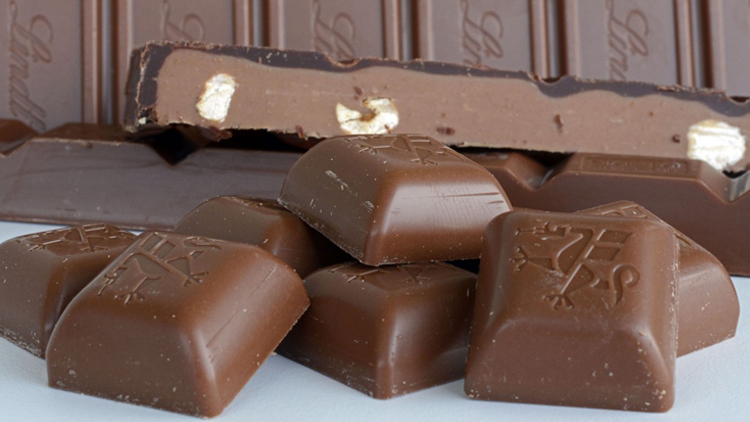 Přestaneš-li jíst čokoládu, zbavíš se akné
