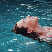 Zkušenosti s menstruačním kalíškem při plavání