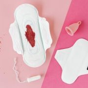 Zefektivňuje stát boj s menstruační chudobou?