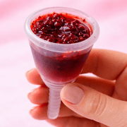 Laboratoř v kalíšku: Co barva, hustota a struktura krve prozradí o vašem zdraví? 