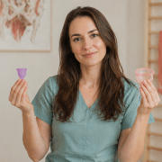 Menstruační disk vs. kalíšek: souboj technologií z pohledu fyzioterapeuta 